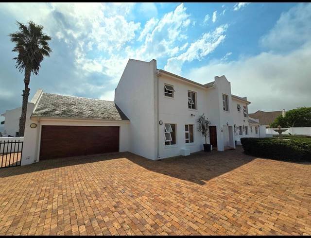 5 BEDROOM HOUSE FOR SALE IN GOLDEN MILE